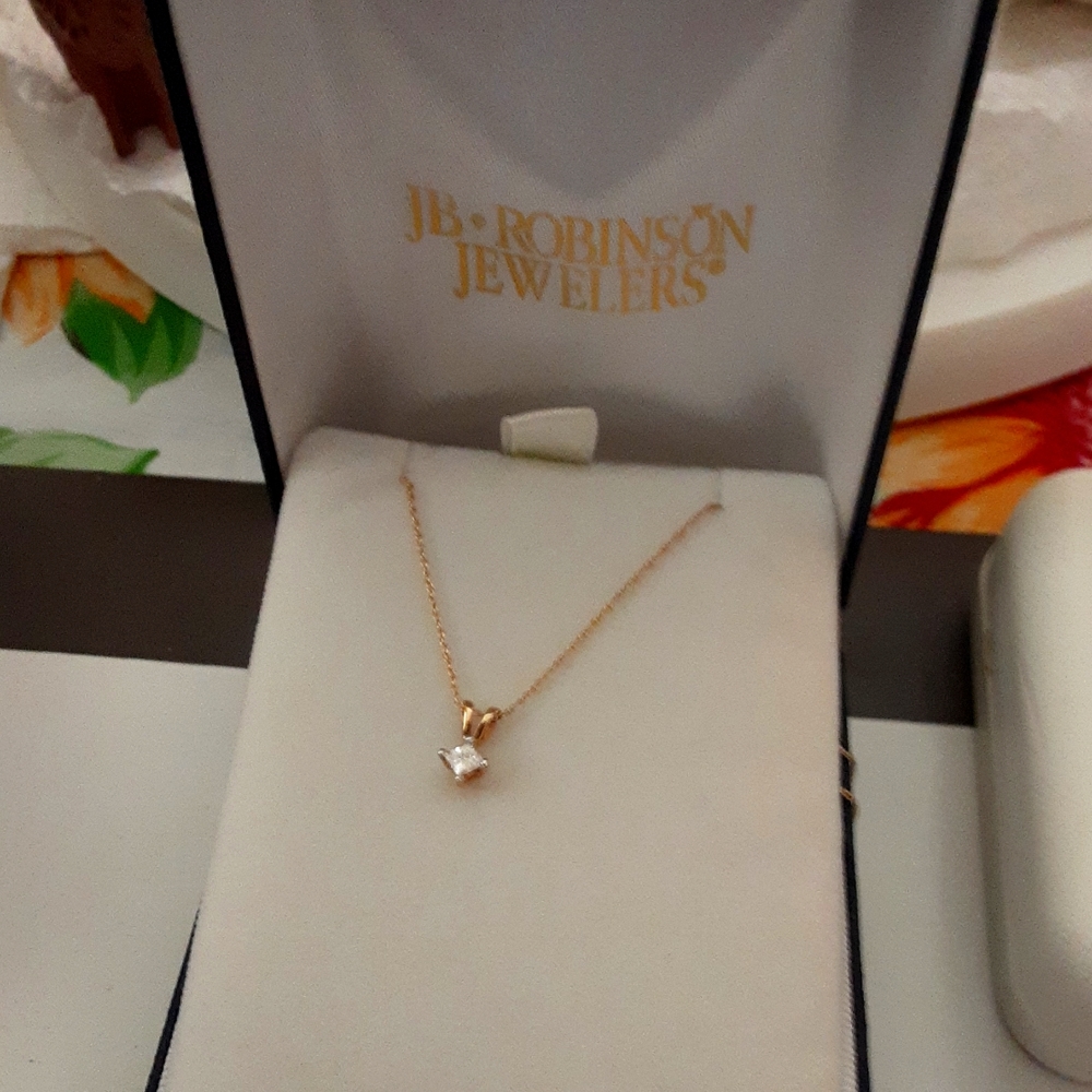 Wimen diamond necklace